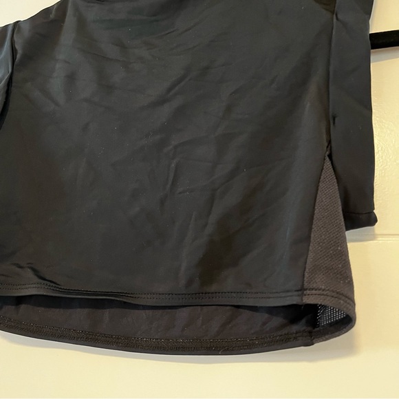 Beth Richards | Crop Top/ Bikini Top - Picture 12 of 14